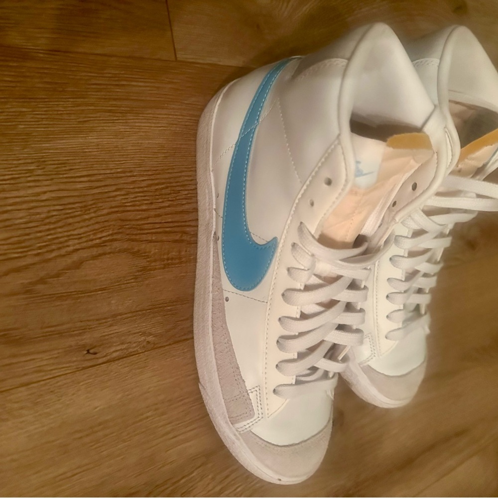 Men Nike Blazer Mid Sneakers - Picture 6 of 6